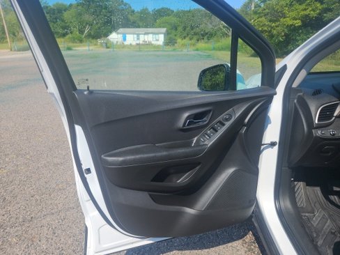 Used 2019 Chevrolet Trax LS w/ Tint and Cruise Package image 14