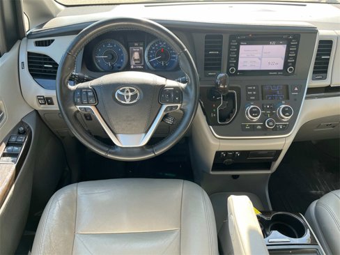 Used 2020 Toyota Sienna XLE image 14
