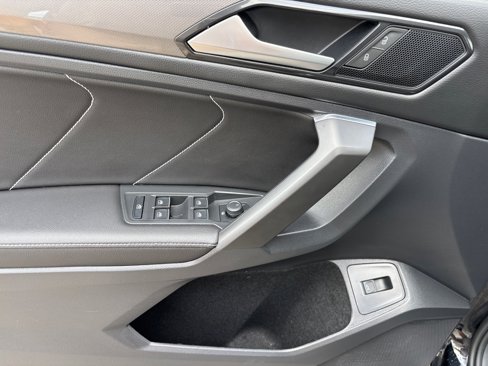 Used 2022 Volkswagen Tiguan SE image 24