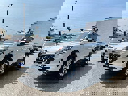 Used 2021 Ford Escape SE w/ Cold Weather Package image 3