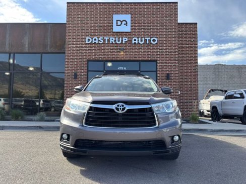 Used 2015 Toyota Highlander XLE image 2