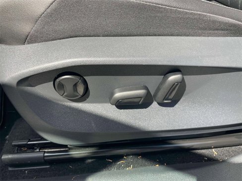 Used 2022 Volkswagen Tiguan SE w/ Panoramic Sunroof Package image 18