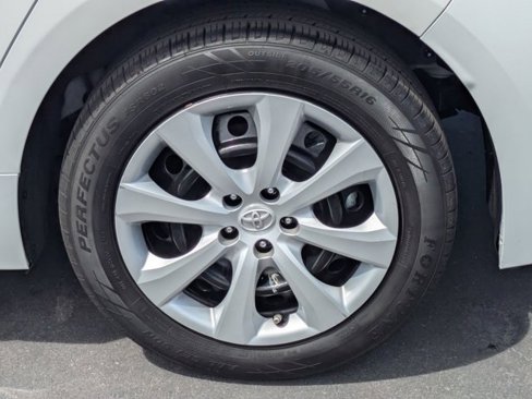 Used 2022 Toyota Corolla LE image 13