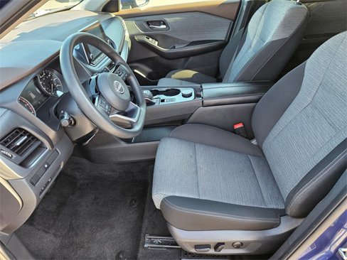 Used 2023 Nissan Rogue SV image 12