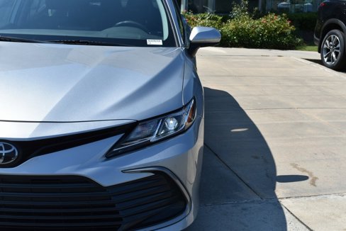 Used 2022 Toyota Camry LE image 5