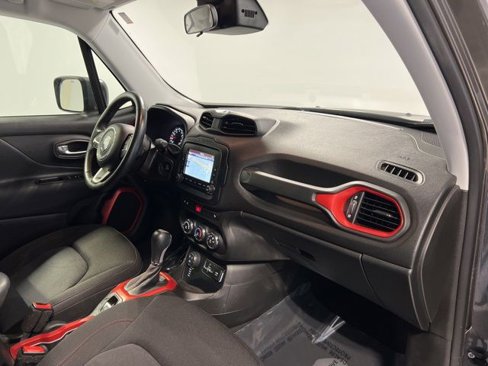 Used 2017 Jeep Renegade Trailhawk image 29