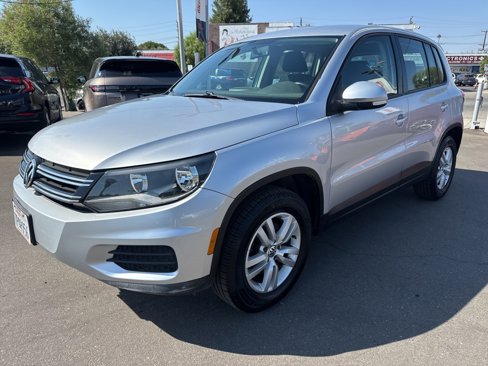 Used 2014 Volkswagen Tiguan S image 2