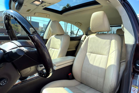 Used 2016 Lexus ES 300h image 11