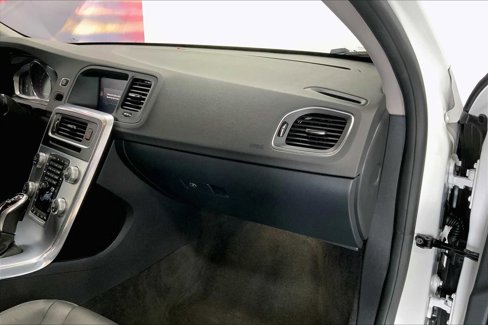 Used 2018 Volvo V60 T5 Cross Country image 21
