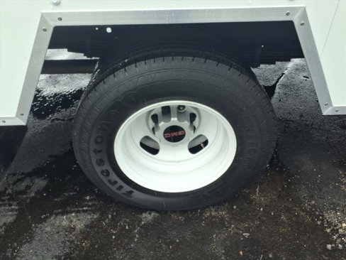 Used 2021 GMC Savana 3500 Extended w/ Power Convenience Package image 24