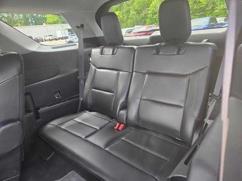 Used 2021 Ford Explorer XLT w/ Equipment Group 202A image 9