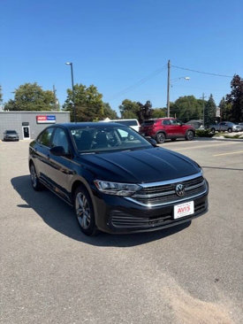 Used 2024 Volkswagen Jetta SE image 2
