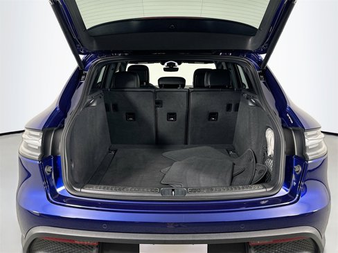 Certified 2024 Porsche Macan w/ Premium Plus Package image 37