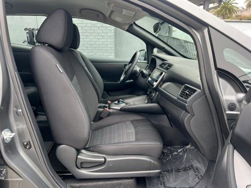 Used 2025 Nissan Leaf S image 33