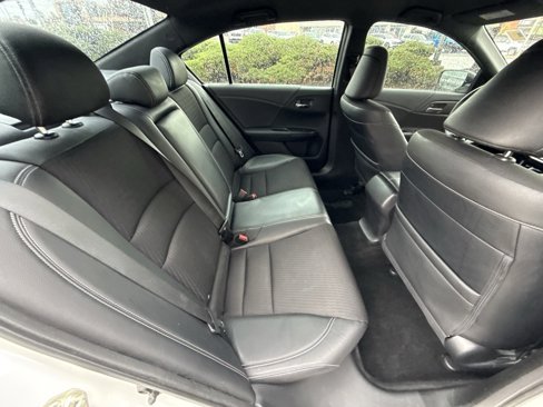 Used 2017 Honda Accord Sport image 35