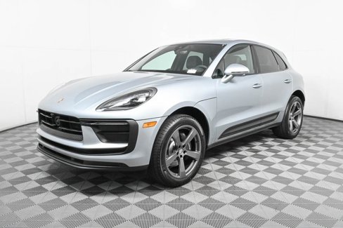 Certified 2025 Porsche Macan image 1