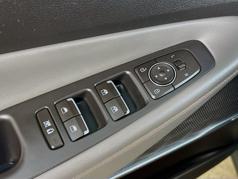 Used 2020 Hyundai Santa Fe SEL w/ Convenience + Premium Package image 18