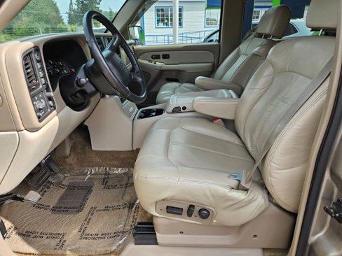 Used 2002 Chevrolet Suburban LT image 11