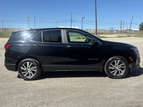 Used 2022 Chevrolet Equinox LT image 2