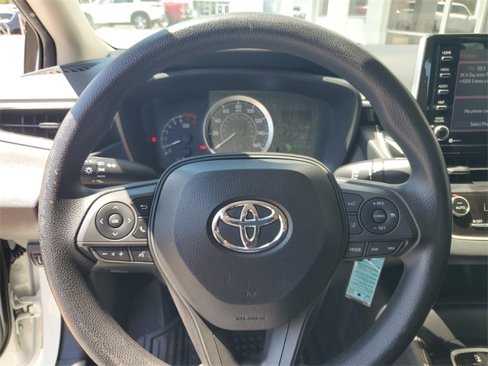 Used 2021 Toyota Corolla LE image 16