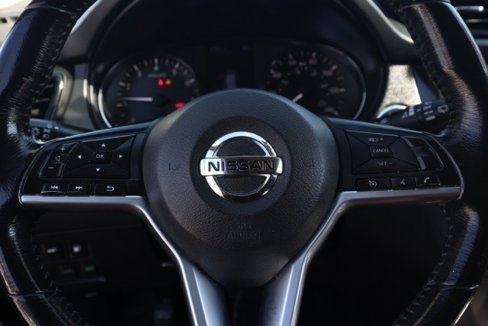 Used 2018 Nissan Rogue SV image 25