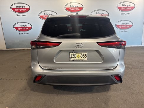 Used 2022 Toyota Highlander LE image 5