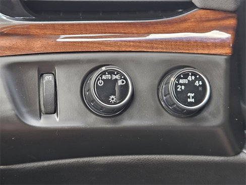 Used 2015 Cadillac Escalade Luxury image 22