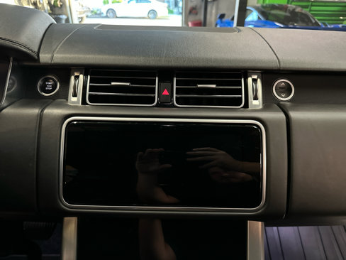 Used 2018 Land Rover Range Rover HSE image 18