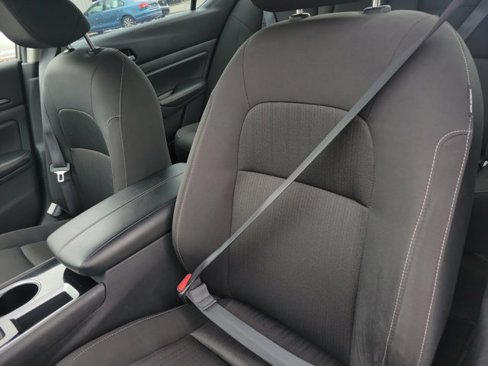 Used 2024 Nissan Altima 2.5 SV image 7