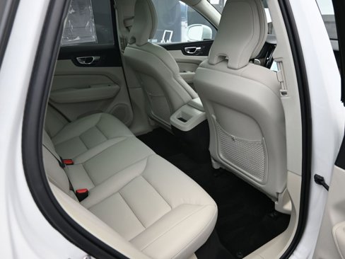 Certified 2022 Volvo XC60 B5 Momentum w/ Advanced Package image 35