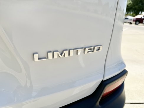 Used 2019 Jeep Cherokee Limited w/ Luxury Group image 12