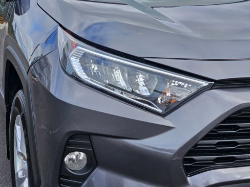 Used 2020 Toyota RAV4 XLE image 10
