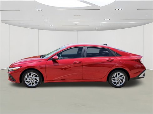 Used 2024 Hyundai Elantra SEL image 7