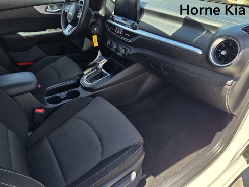 Used 2023 Kia Forte LXS image 11
