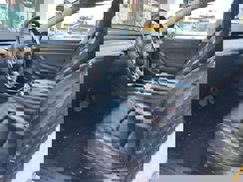 Used 2020 Tesla Model 3 Standard Range image 4