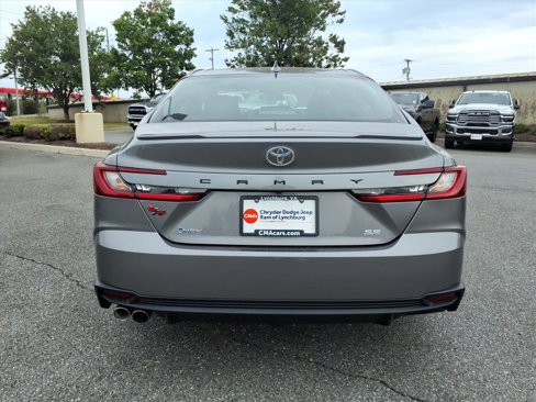 Used 2025 Toyota Camry SE image 5