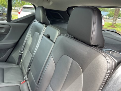Certified 2024 Volvo XC40 B5 Plus w/ Climate Package image 6