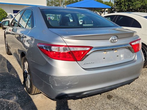 Used 2015 Toyota Camry SE image 4