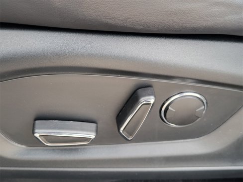 Used 2020 Ford Explorer Platinum image 11