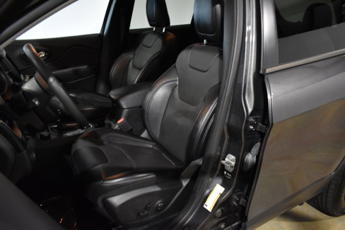 Used 2023 Jeep Cherokee Altitude Lux image 15