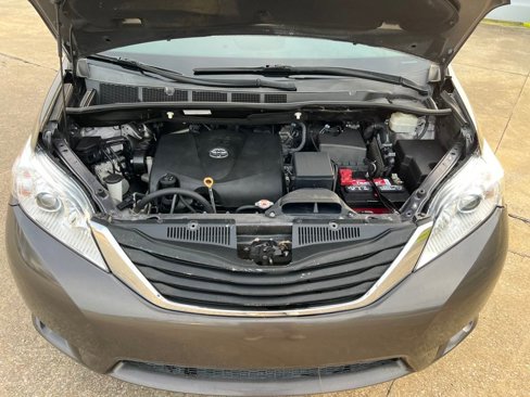 Used 2017 Toyota Sienna XLE image 13