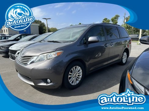 Used 2012 Toyota Sienna XLE image 1