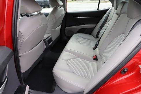 Used 2020 Toyota Camry SE image 9