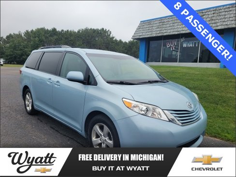Used 2015 Toyota Sienna LE image 1