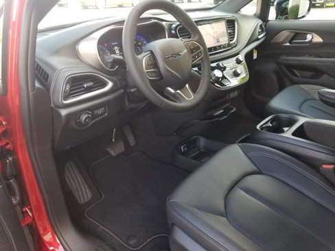 New 2025 Chrysler Pacifica Select image 8