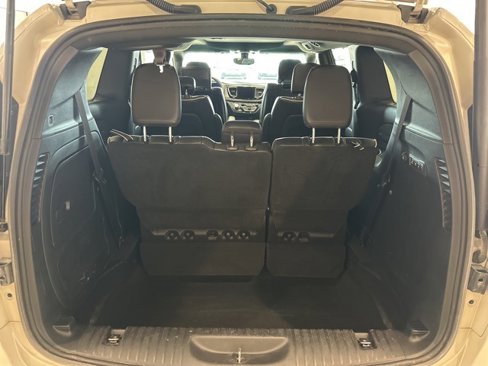 Used 2020 Chrysler Pacifica Limited image 10