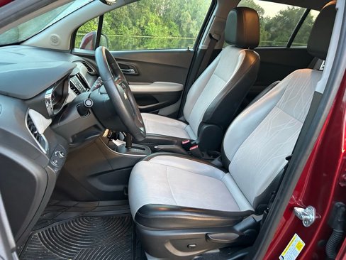Used 2021 Chevrolet Trax LT image 14