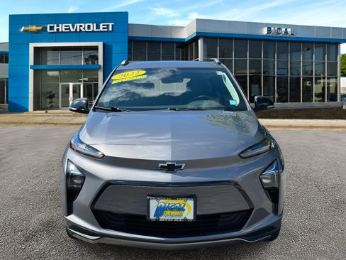 Used 2022 Chevrolet Bolt EUV LT w/ Convenience Package image 2