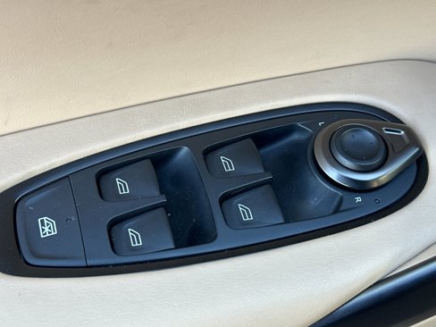 Used 2021 Aston Martin DBX image 14