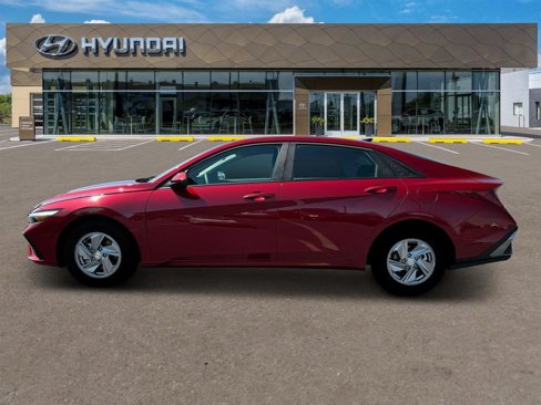 New 2025 Hyundai Elantra SE image 3